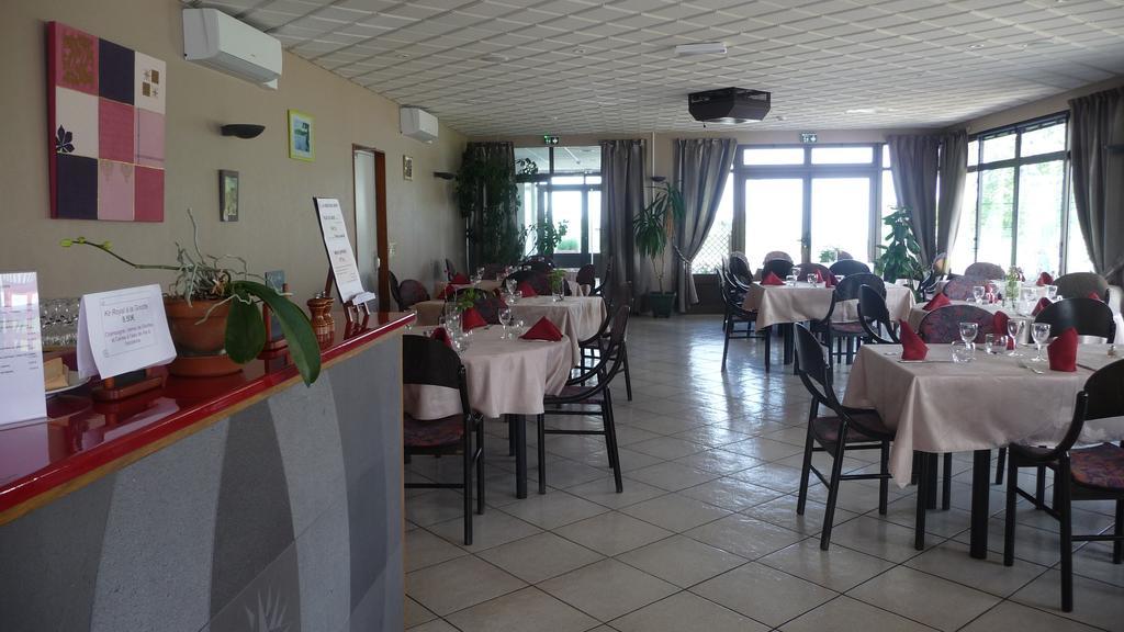 Logis La Rose Des Vents Hotel Volvic Eksteriør billede