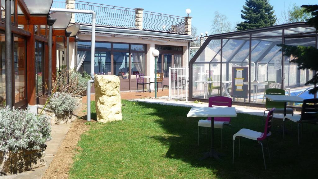 Logis La Rose Des Vents Hotel Volvic Eksteriør billede