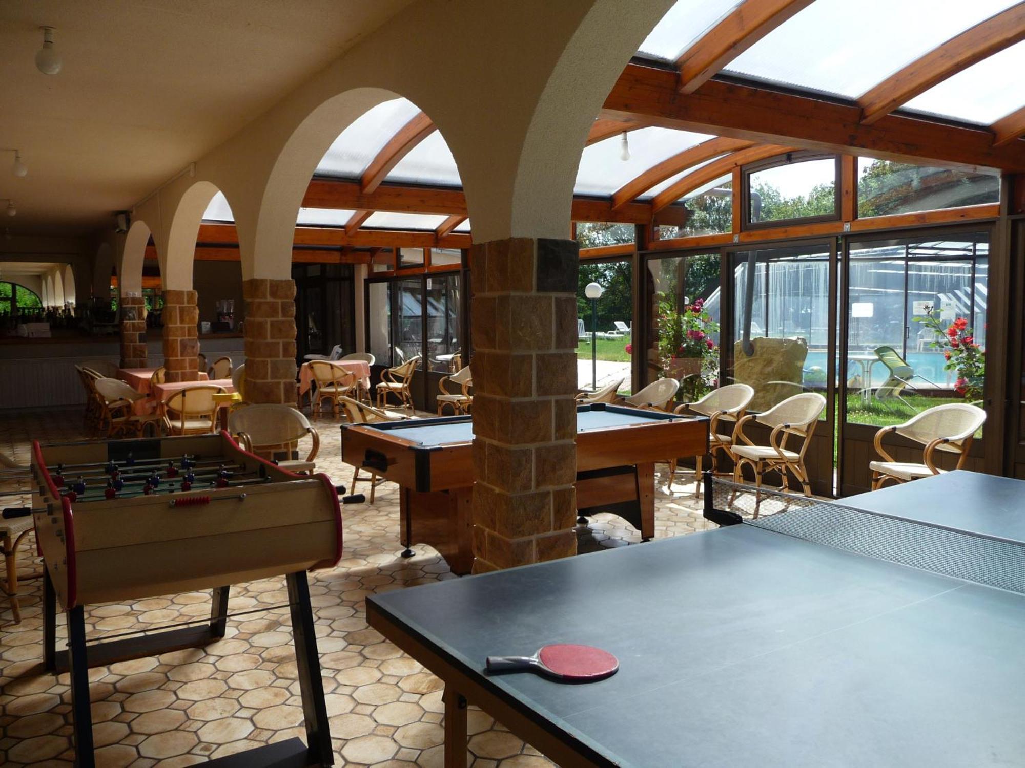 Logis La Rose Des Vents Hotel Volvic Eksteriør billede