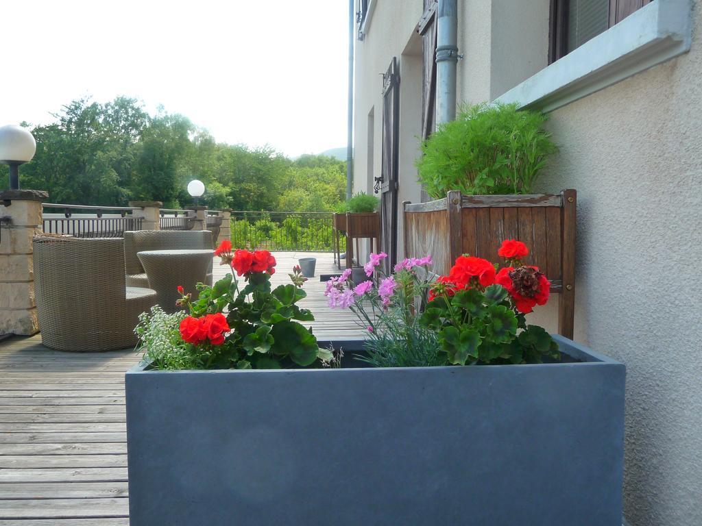 Logis La Rose Des Vents Hotel Volvic Eksteriør billede