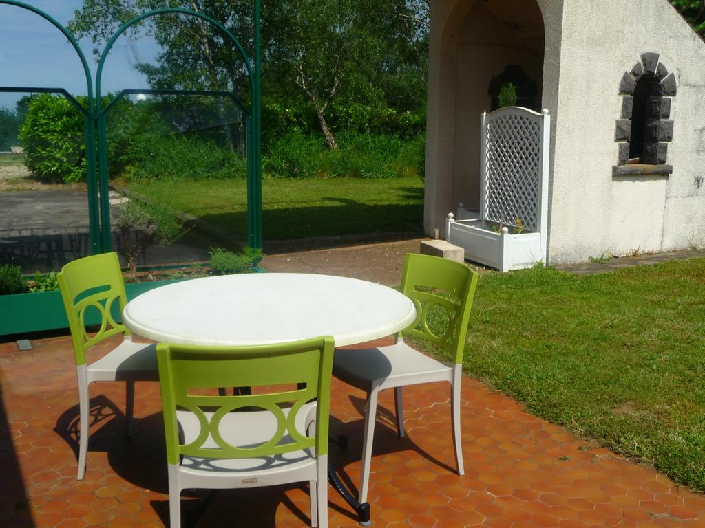 Logis La Rose Des Vents Hotel Volvic Eksteriør billede