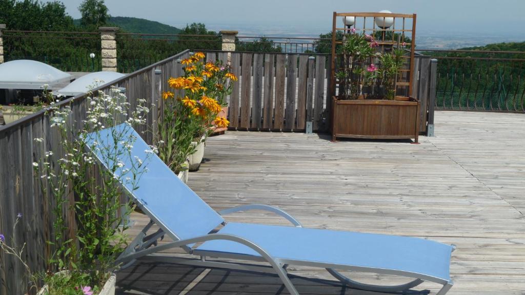 Logis La Rose Des Vents Hotel Volvic Eksteriør billede