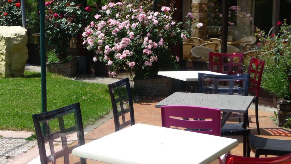 Logis La Rose Des Vents Hotel Volvic Eksteriør billede