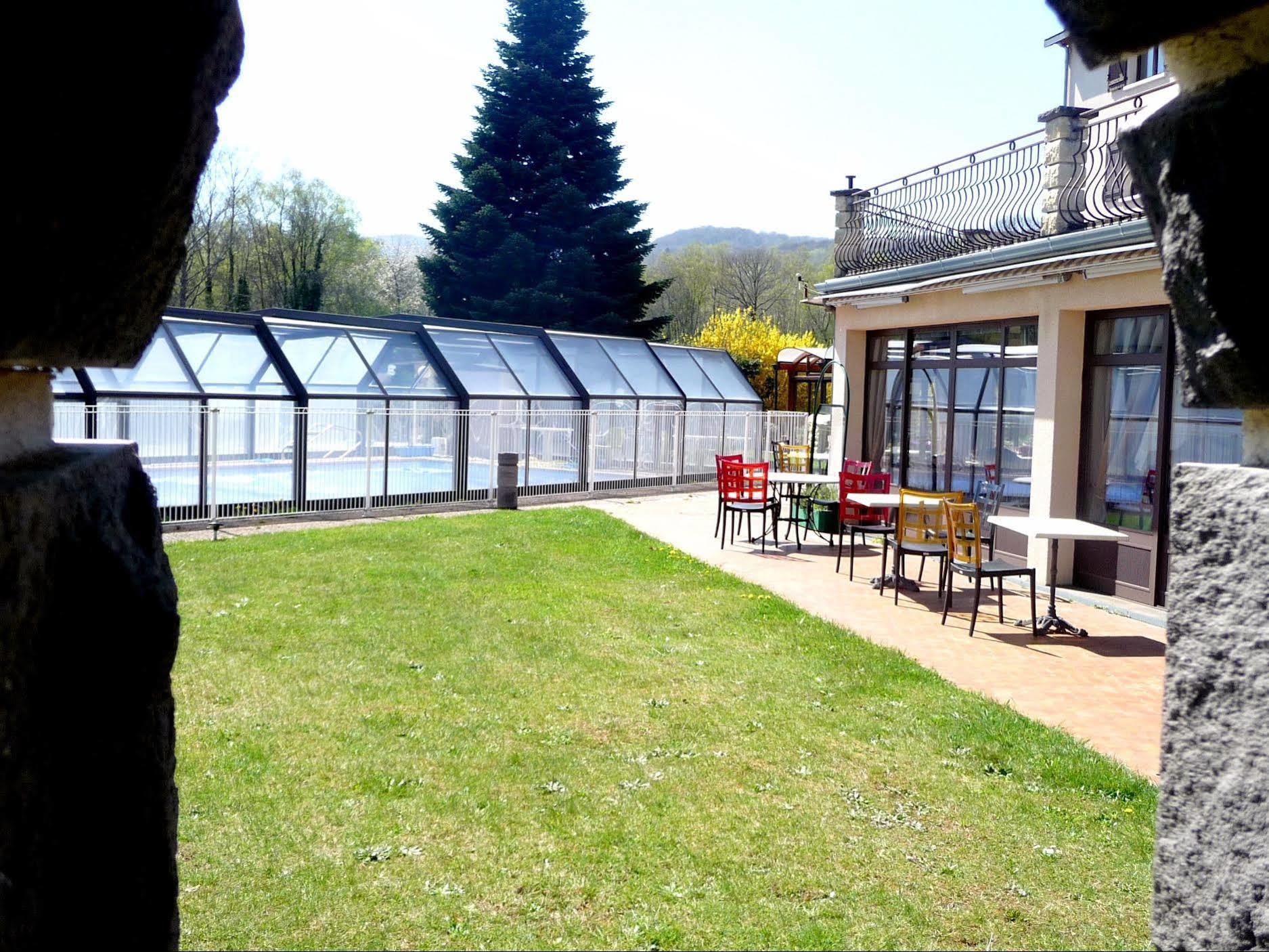Logis La Rose Des Vents Hotel Volvic Eksteriør billede