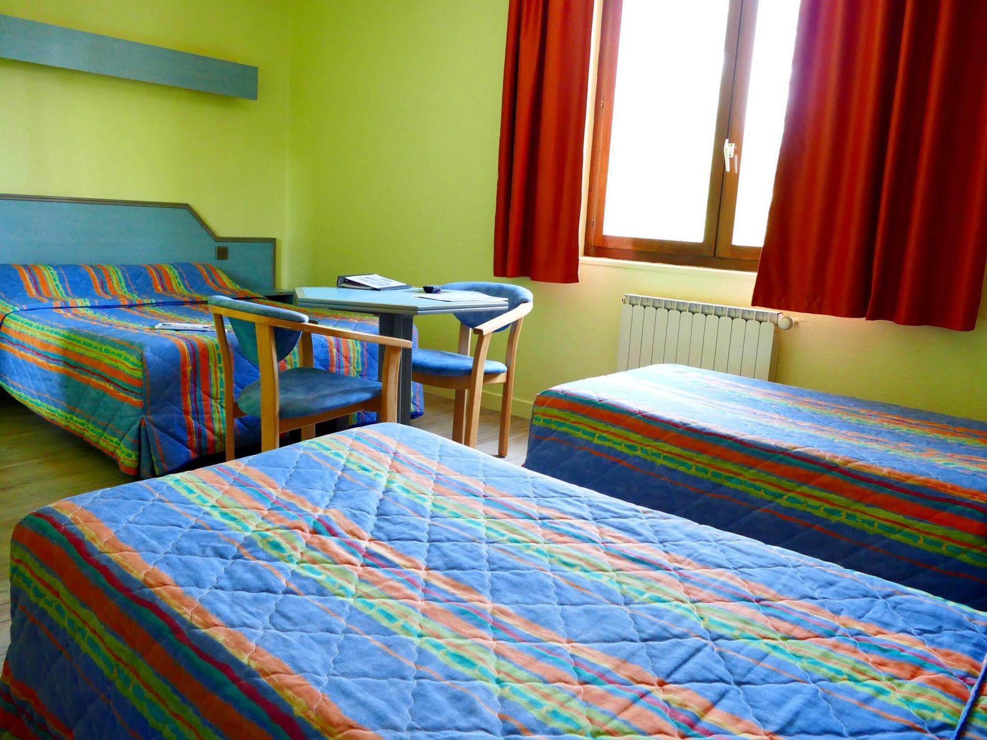 Logis La Rose Des Vents Hotel Volvic Eksteriør billede