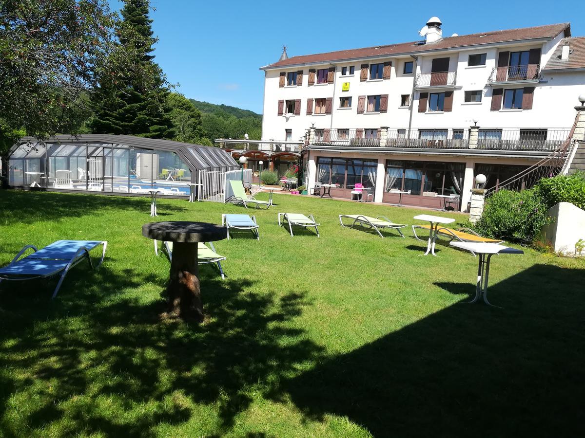 Logis La Rose Des Vents Hotel Volvic Eksteriør billede