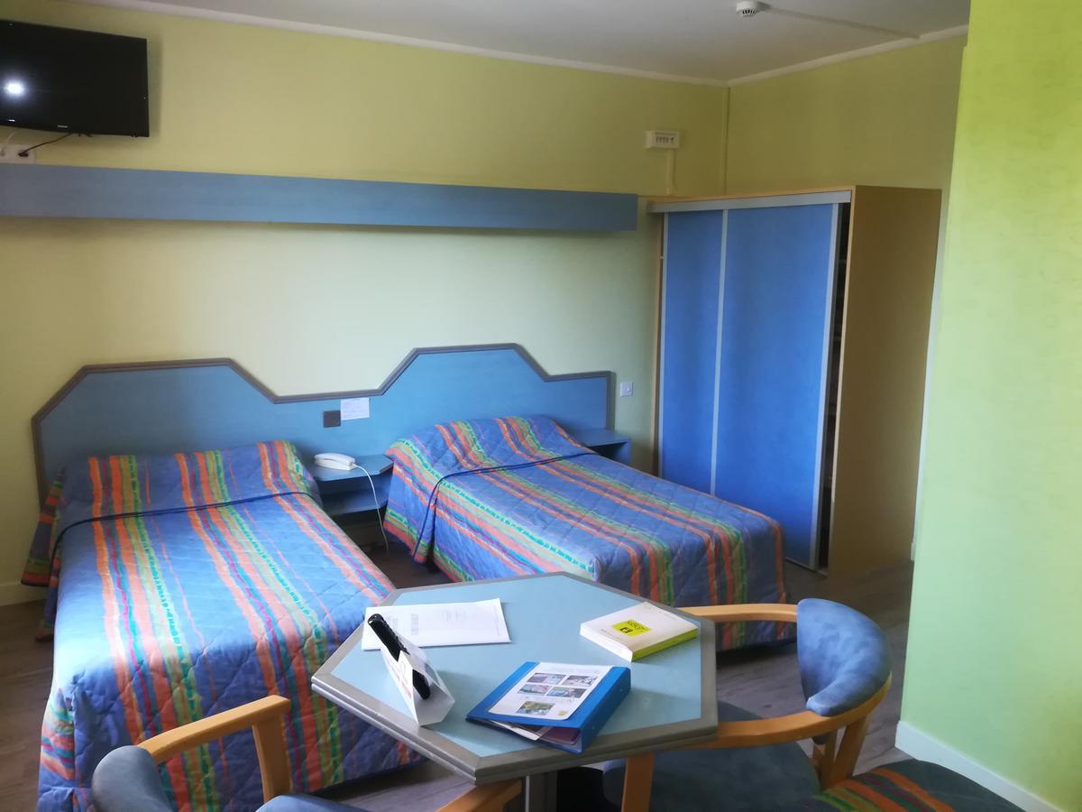 Logis La Rose Des Vents Hotel Volvic Eksteriør billede