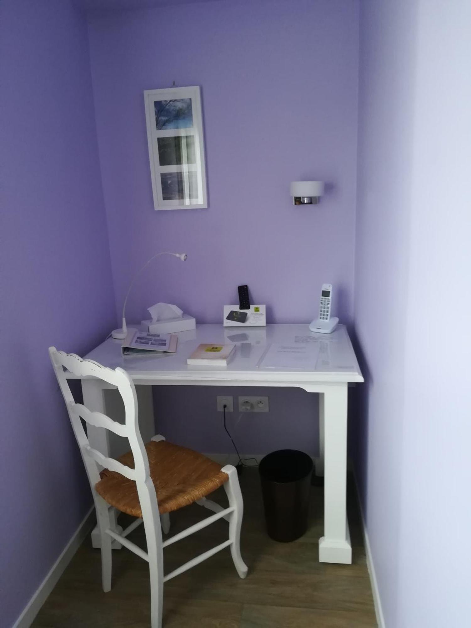 Logis La Rose Des Vents Hotel Volvic Eksteriør billede