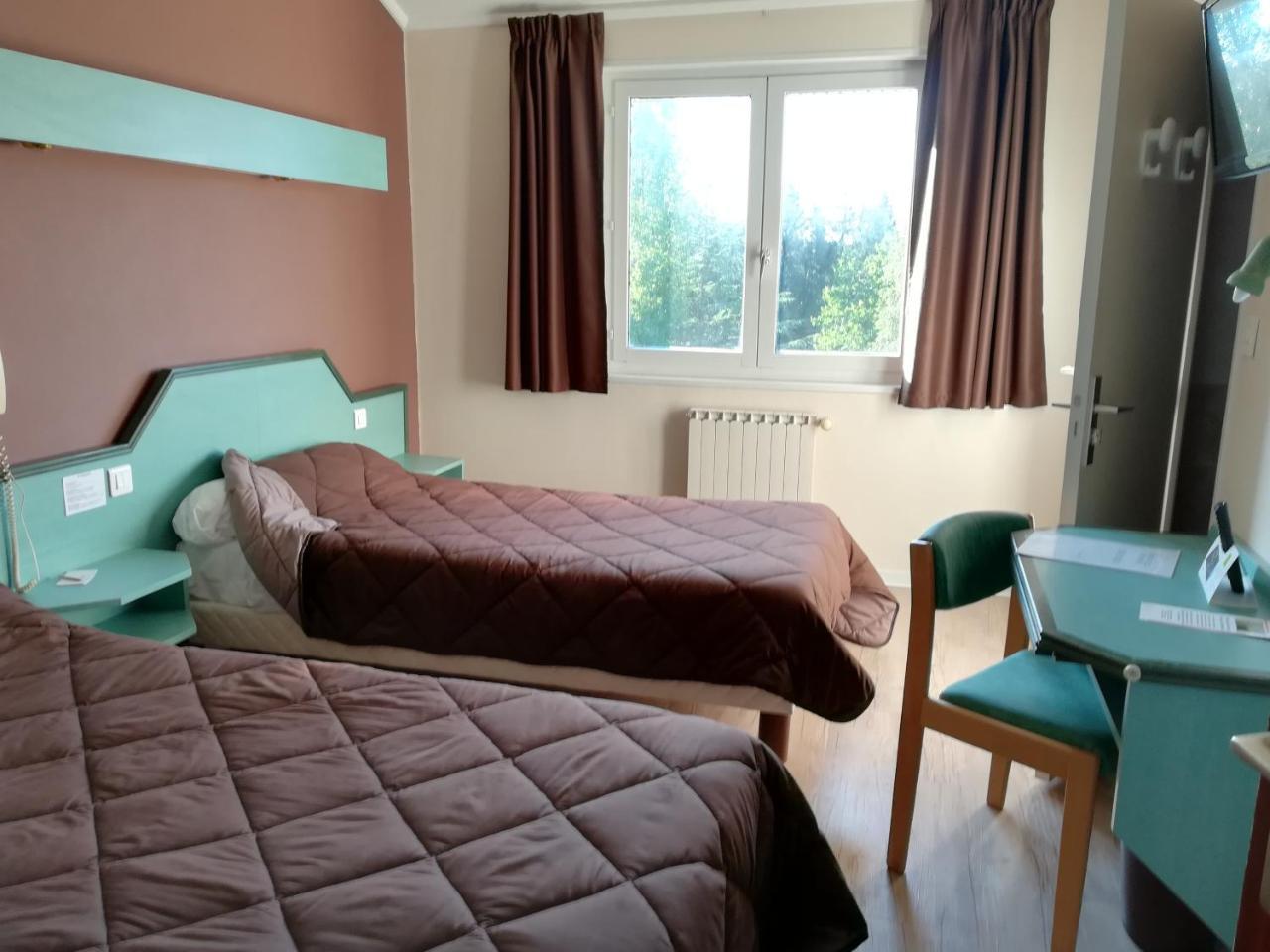 Logis La Rose Des Vents Hotel Volvic Eksteriør billede