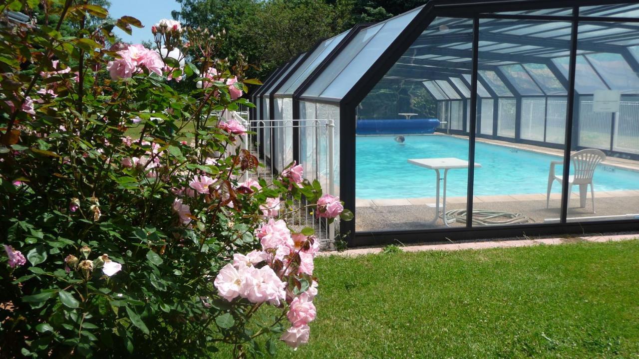 Logis La Rose Des Vents Hotel Volvic Eksteriør billede